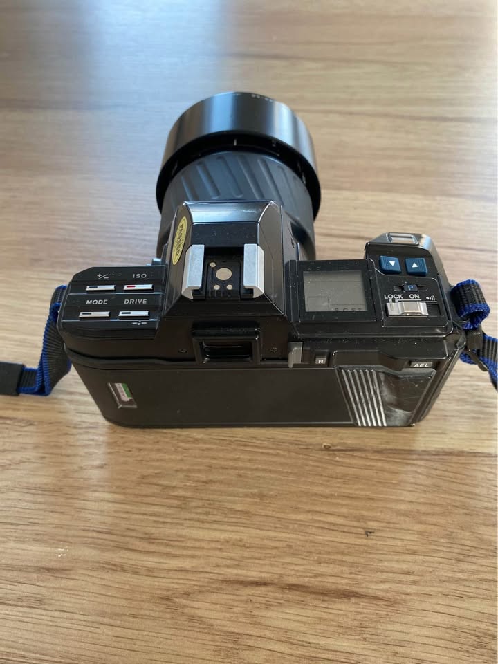Appareil photo numérique argentique Minolta AF 7000 avec objectif Minolta 100-300mm F4.5-5.6