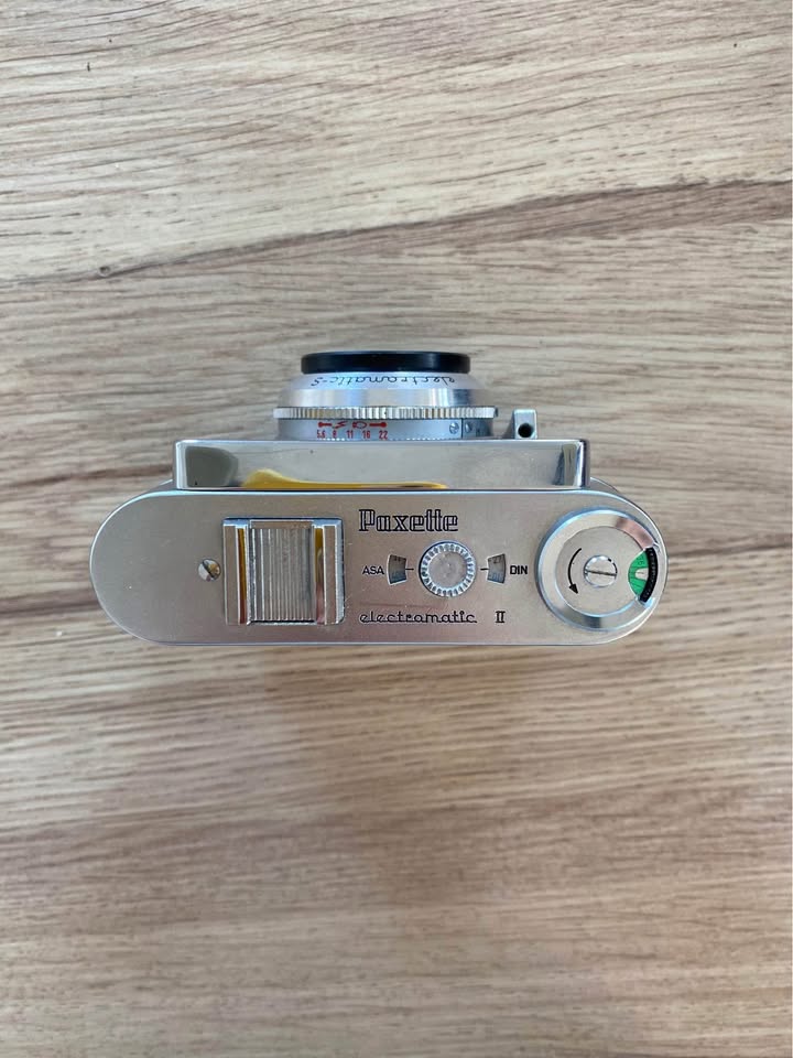 Appareil photo argentique Paxette Electromatic-S avec objectif Prontoformat Katagon 40mm