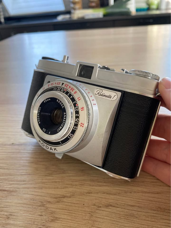 Appareil photo argentique Kodak Retinette avec objectif Angenieux 45mm F3.5