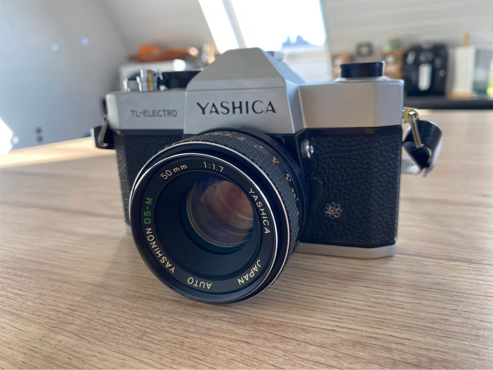Appareil photo à pellicule Yashica + 50mm 1.7