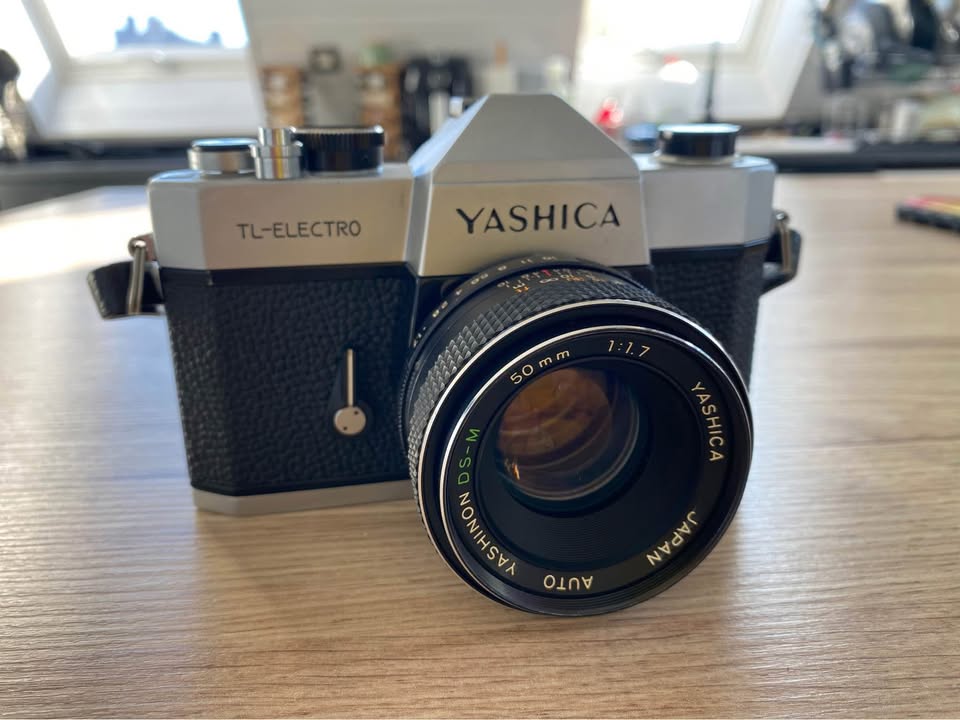 Appareil photo à pellicule Yashica + 50mm 1.7
