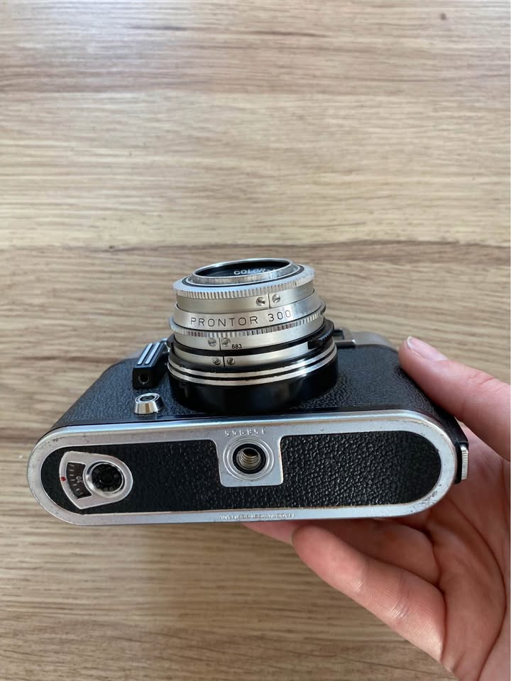 Appareil photo argentique Voigtländer avec objectif 50mm F2.8