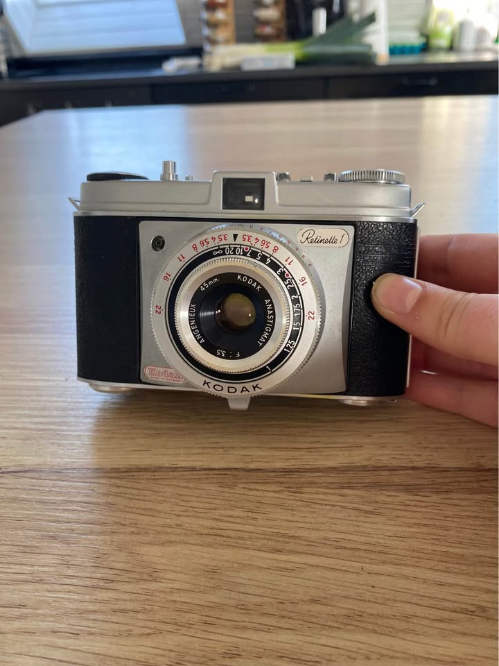 Appareil photo argentique Kodak Retinette avec objectif Angenieux 45mm F3.5