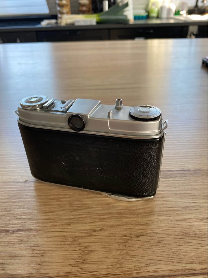 Appareil photo argentique Kodak Retinette avec objectif Angenieux 45mm F3.5